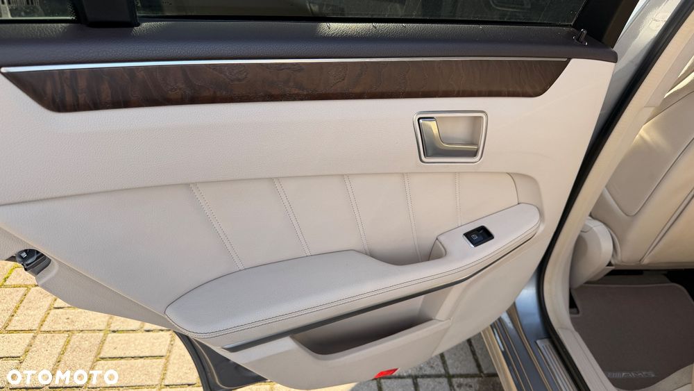 Mercedes-Benz Klasa E 220 CDI DPF BlueEFFICIENCY 7G-TRONIC Avantgarde - 18