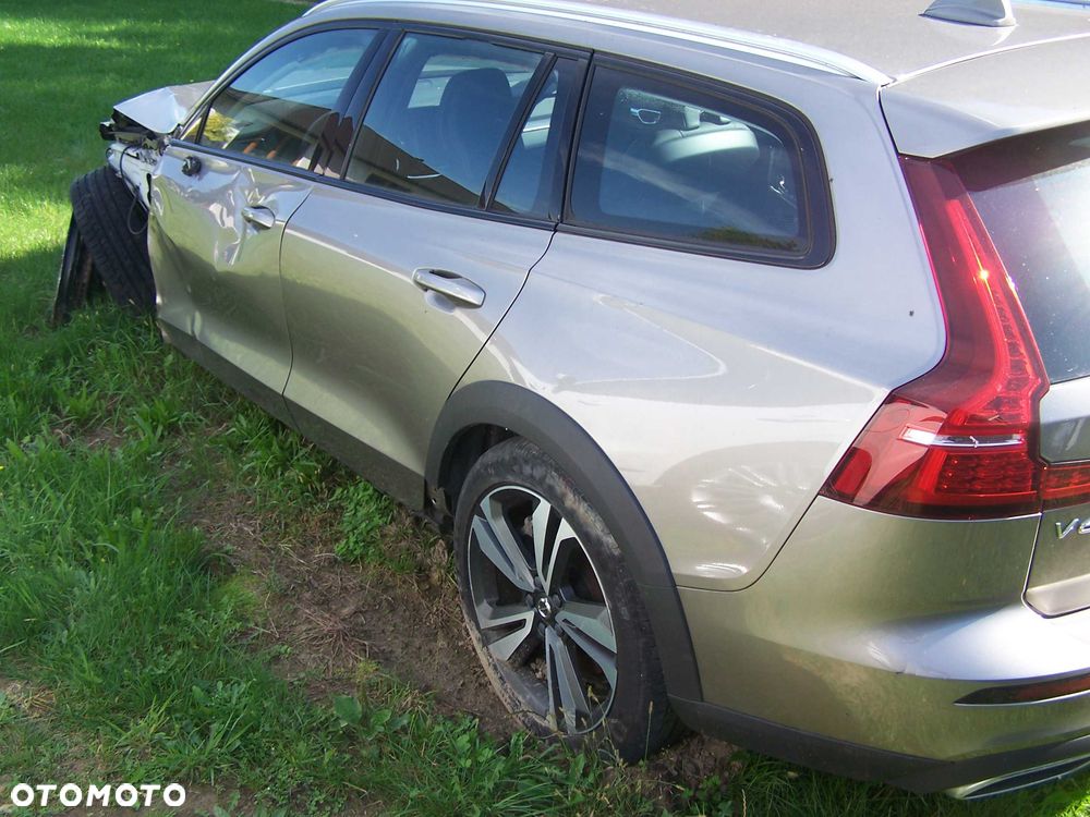 Volvo V60 Cross Country - 8
