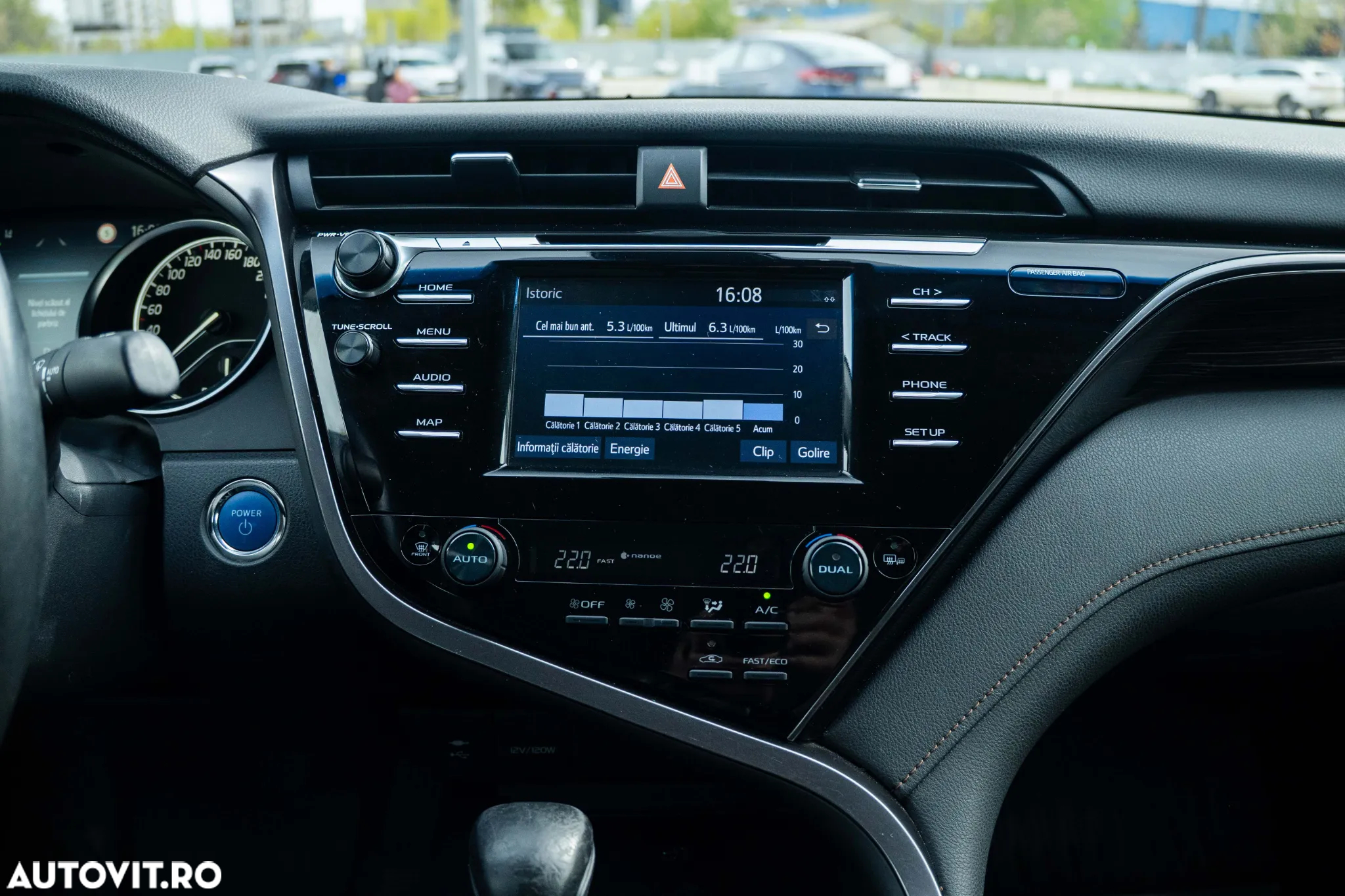 Toyota Camry 2.5 Hybrid Business - 33