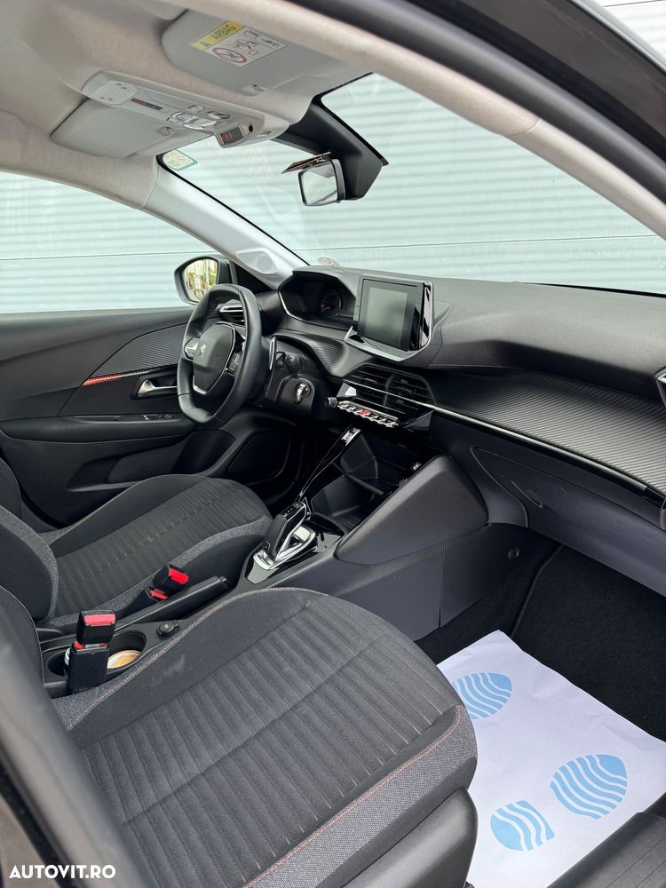 Peugeot 208 - 23