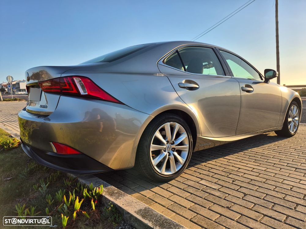 Lexus IS 300H Executive - 9