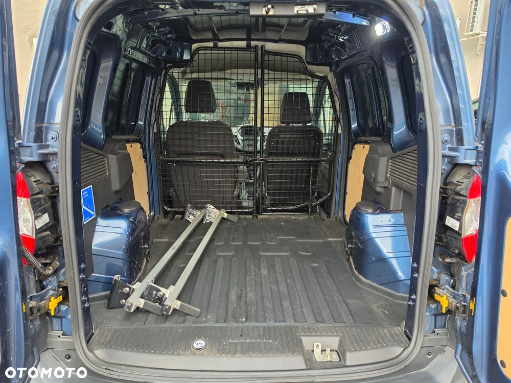 Ford Transit Courier - 16