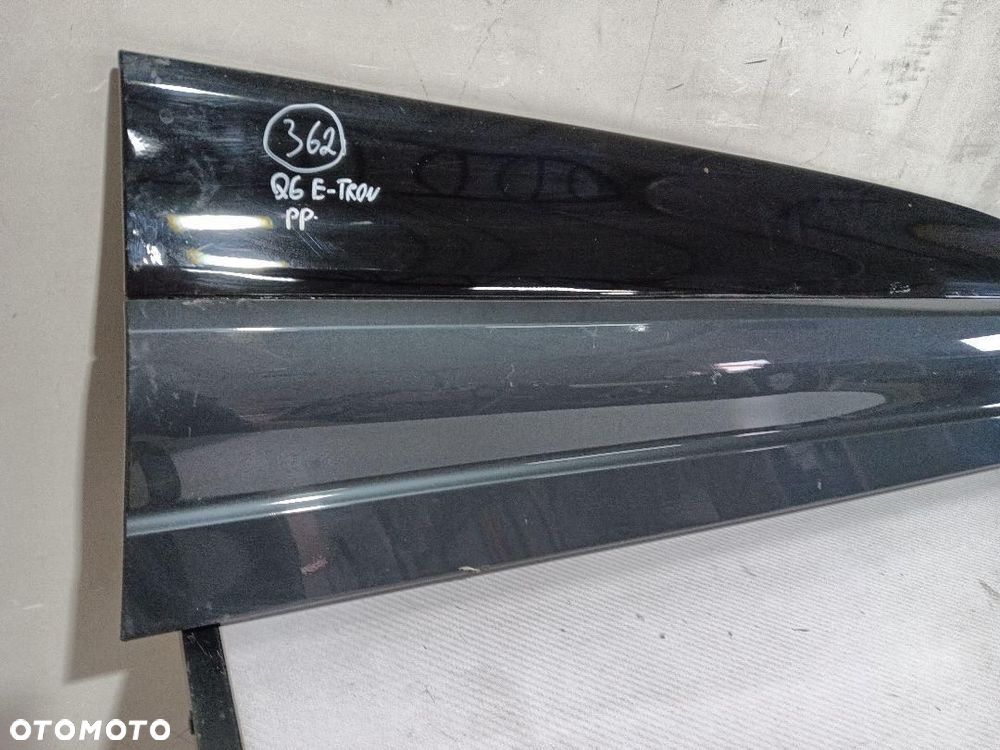 LISTWA DRZWI PRZÓD PRZEDNIA PRAWA AUDI Q6 E-TRON 85H853960 - 2