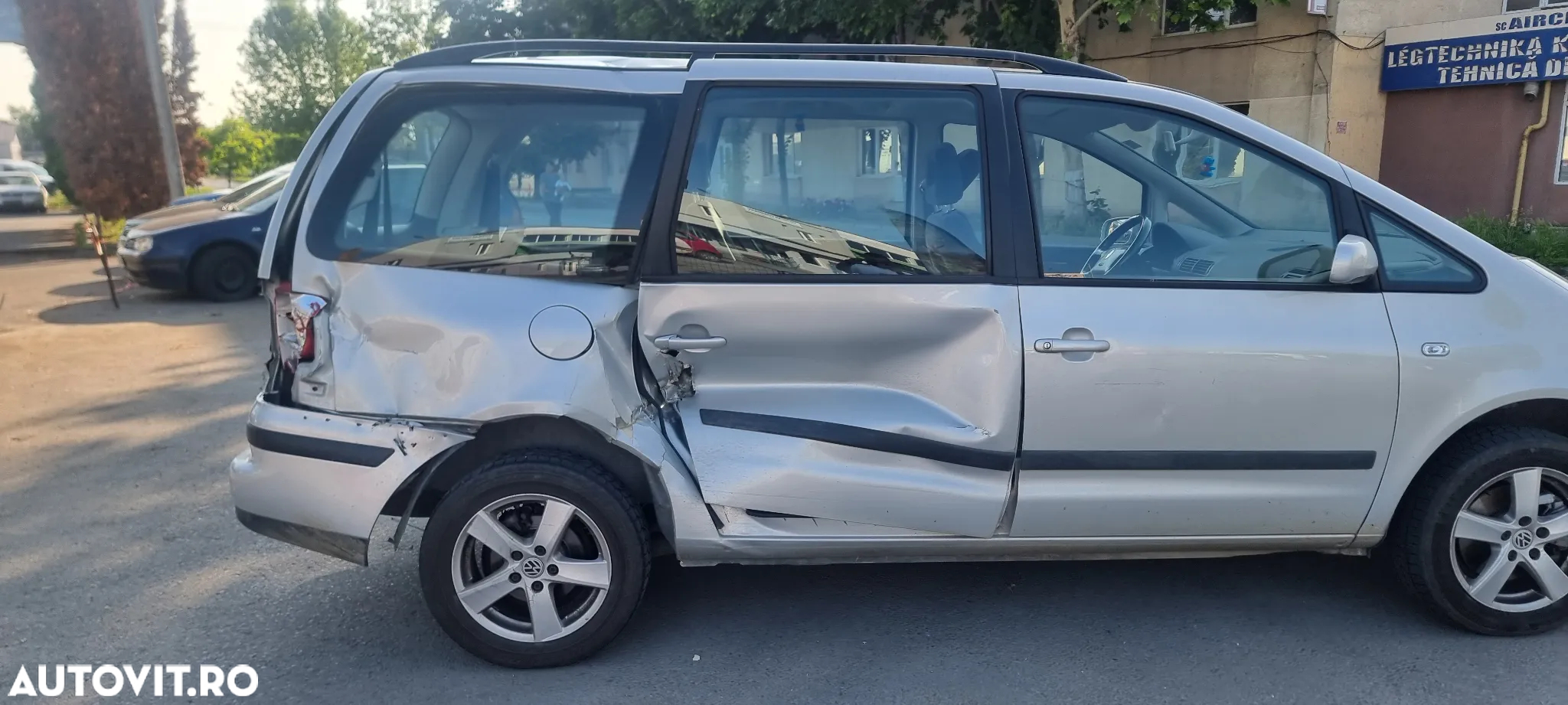 Volkswagen Sharan 1.9 TDI Comfortline - 4