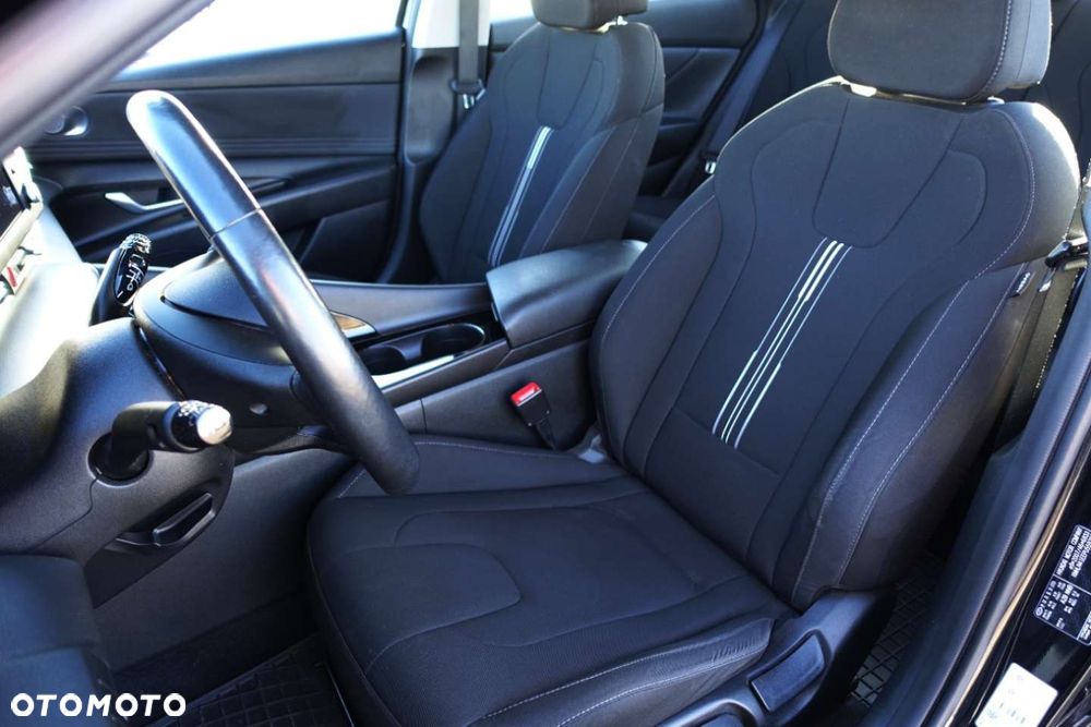 Hyundai Elantra - 17