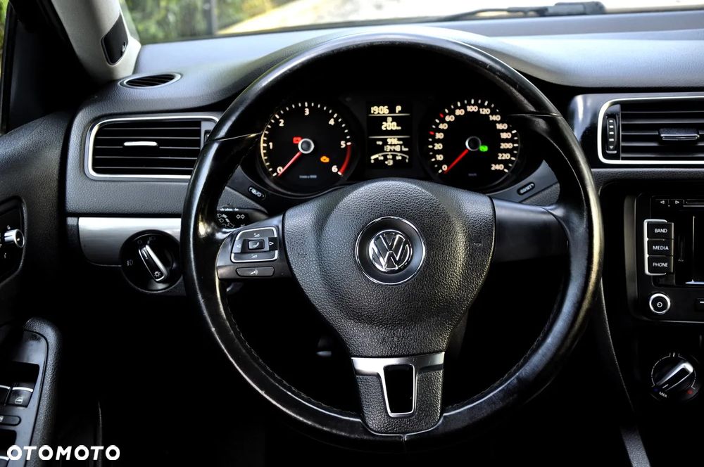 Volkswagen Jetta 2.0 TDI DSG Highline - 34