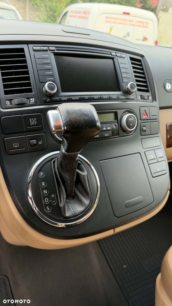 Volkswagen Multivan - 15