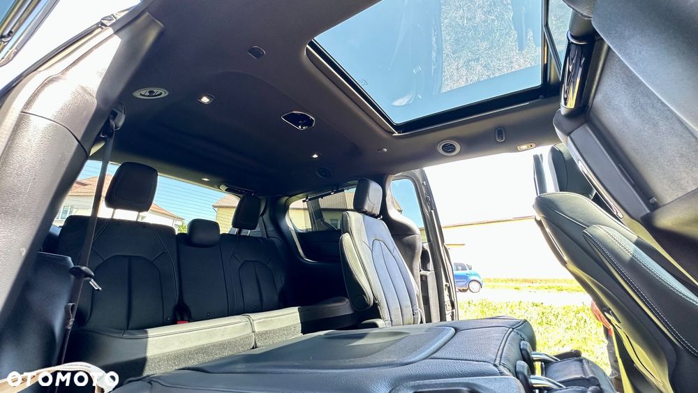 Chrysler Pacifica - 17