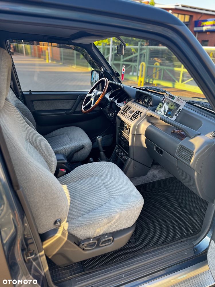 Mitsubishi Pajero - 10
