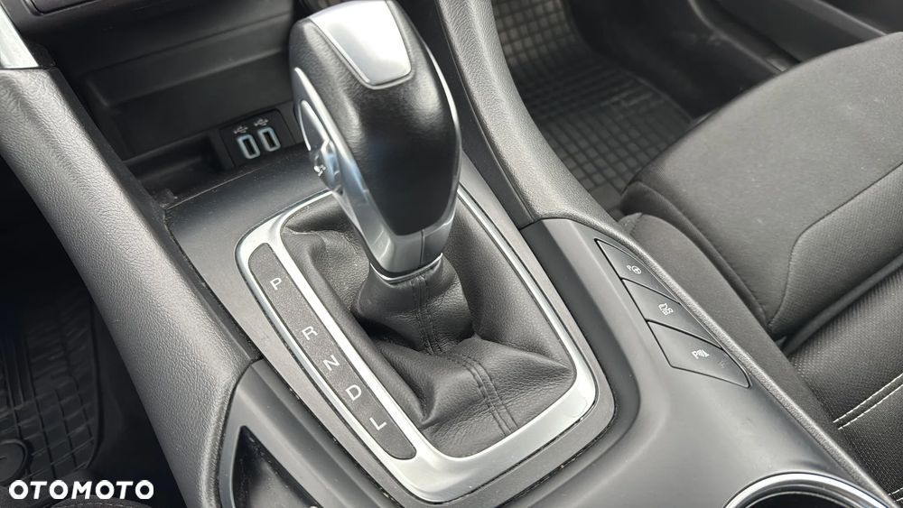 Ford Mondeo 2.0 Hybrid Titanium - 24
