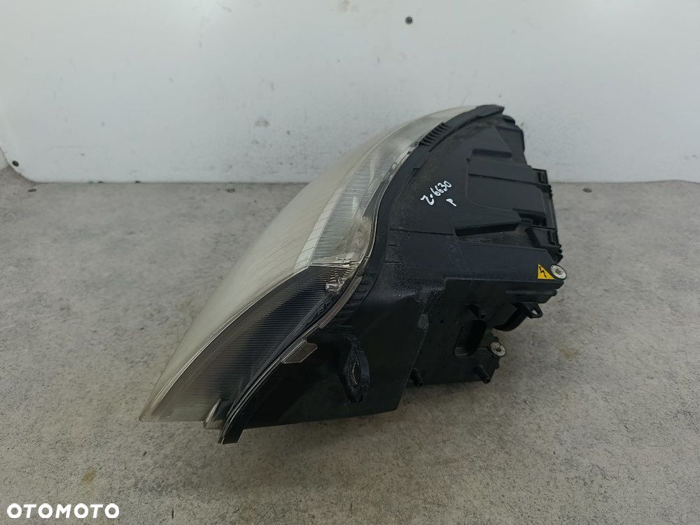 LAMPA PRZÓD PRAWA XENON AUDI A6 C6 - 7