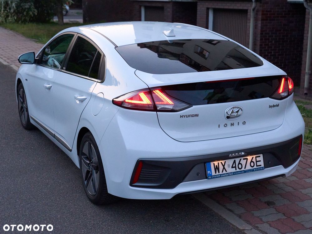 Hyundai IONIQ - 4
