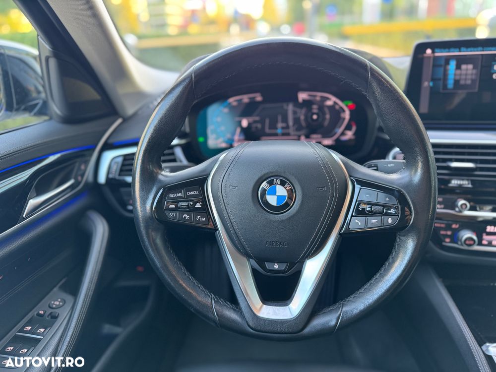 BMW Seria 5 530d xDrive AT MHEV - 27
