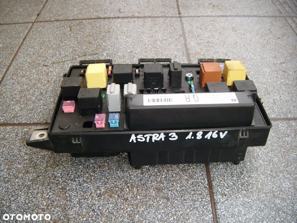 opel astra h 05r skrzynka bezpieczników - 1