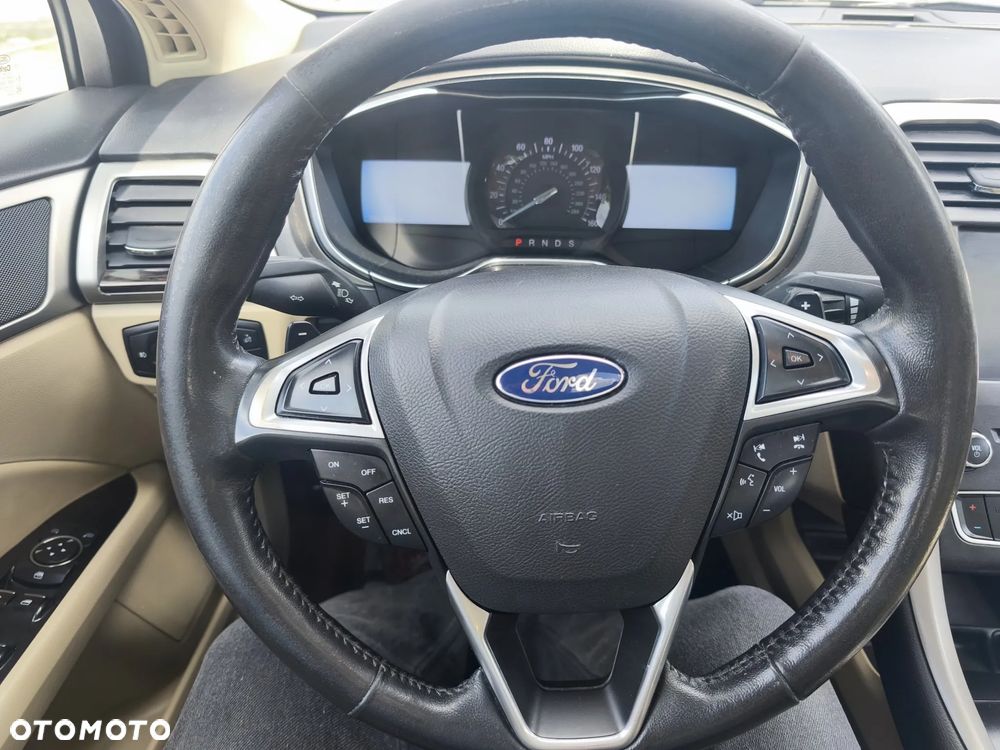 Ford Fusion - 15