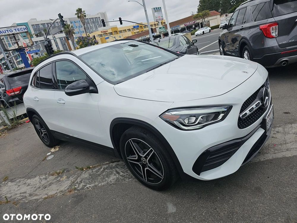 Mercedes-Benz GLA 250 4Matic 8G-DCT AMG Line - 3