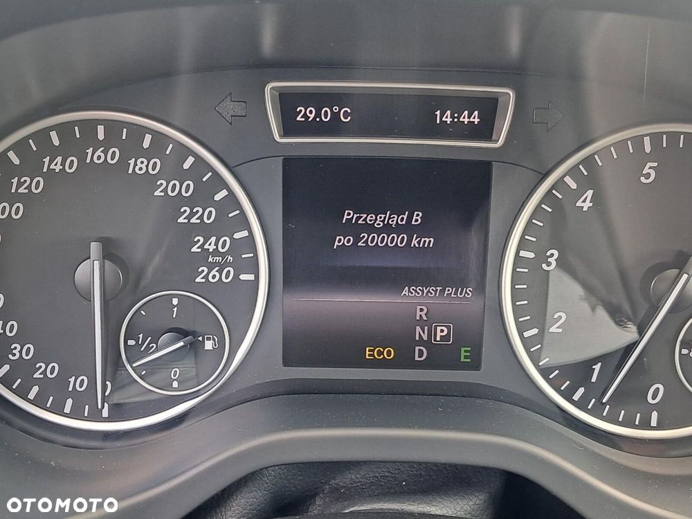 Mercedes-Benz GLA - 24