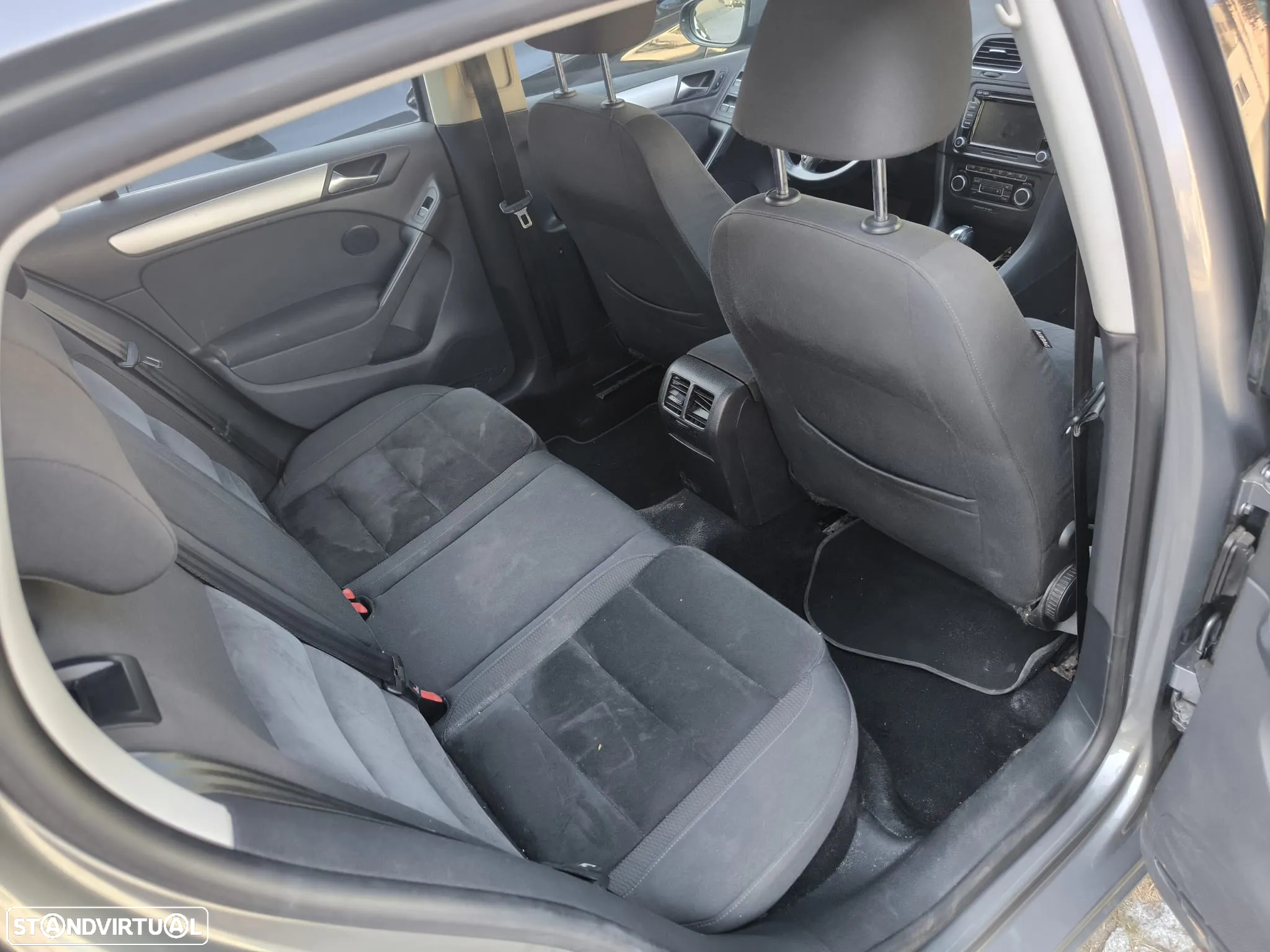 VW Golf 1.6 TDi Highline DSG - 5