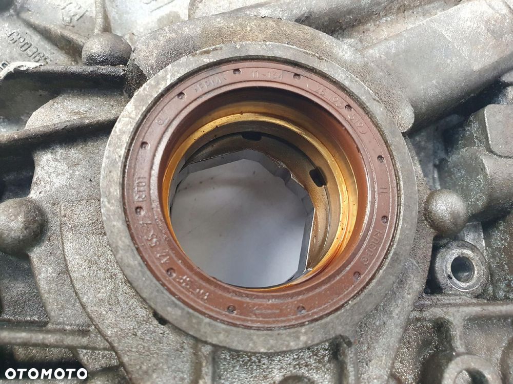 POMPA OLEJU Opel Astra J Meriva B Corsa D 1.4 T 55562788 osłona rozrządu - 3