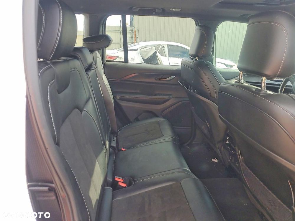 Jeep Grand Cherokee - 11