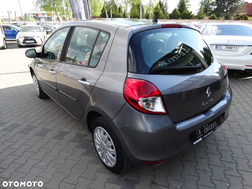 Renault Clio 1.2 16V Authentique - 28