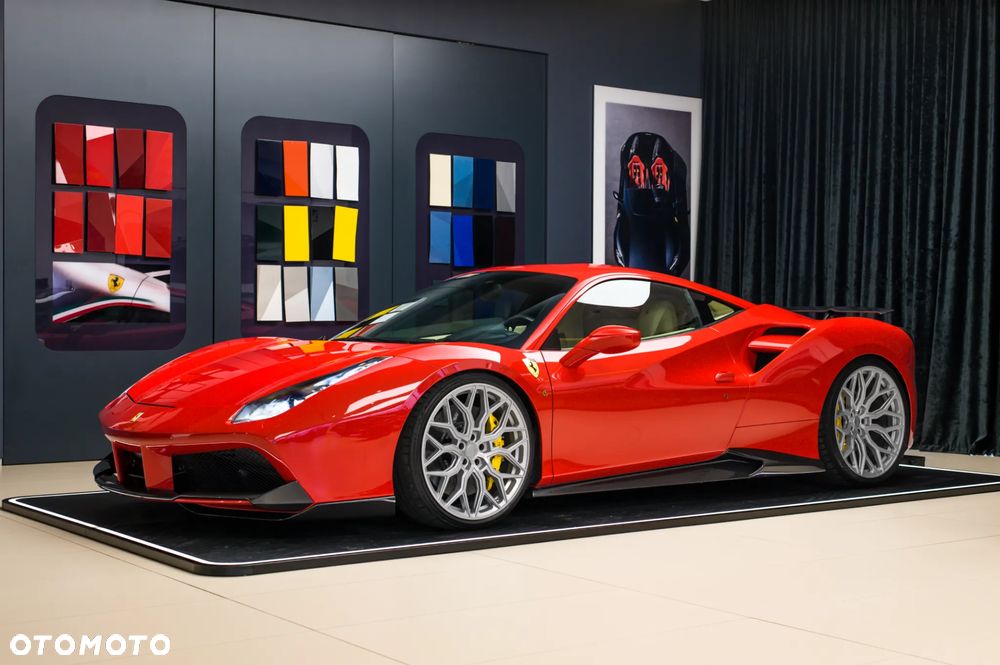 Ferrari 488 - 1