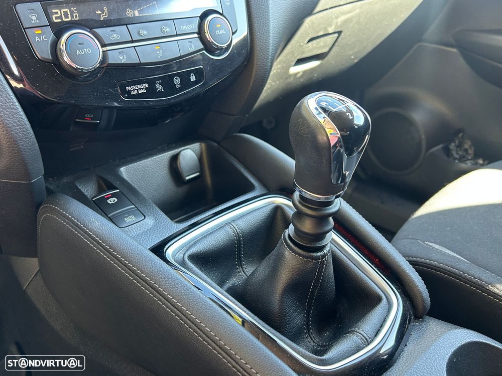 Nissan Qashqai 1.3 DIG-T N-Connecta - 16