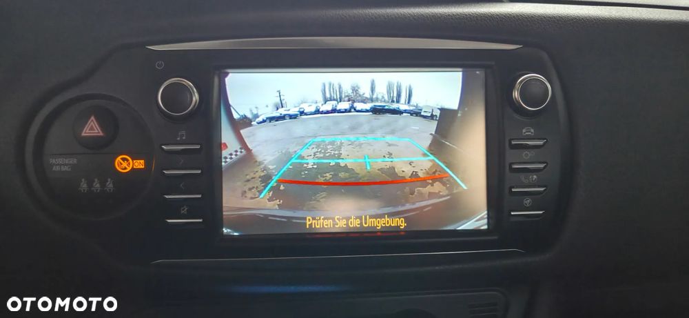 Toyota Yaris Hybrid 100 Terra - 27