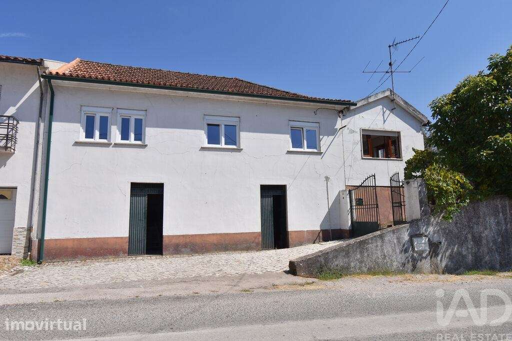 Moradia geminada T3 em São Miguel, Santa Eufémia e Rabaçal de 225 m2