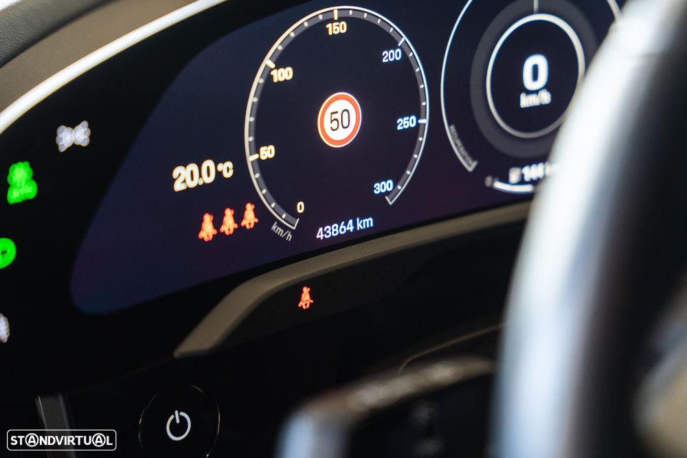 Porsche Taycan 4 - 10