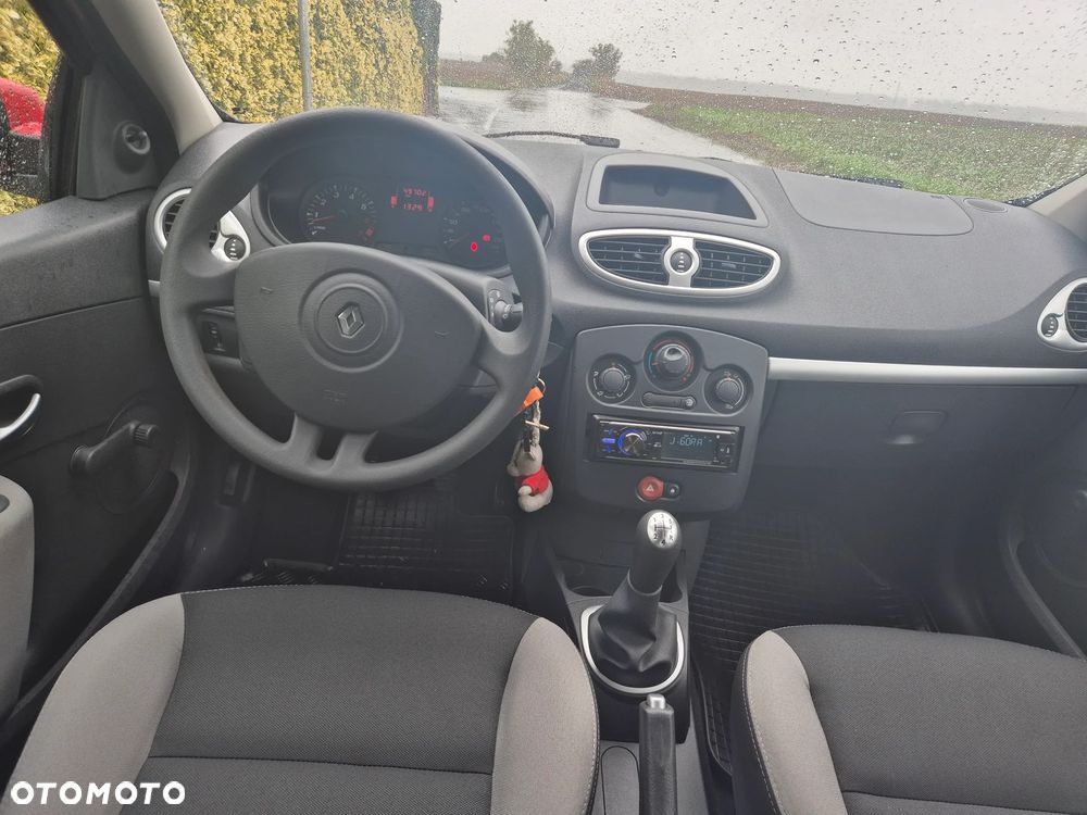 Renault Clio 1.2 16V Campus - 10