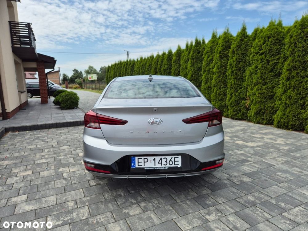 Hyundai Elantra - 8