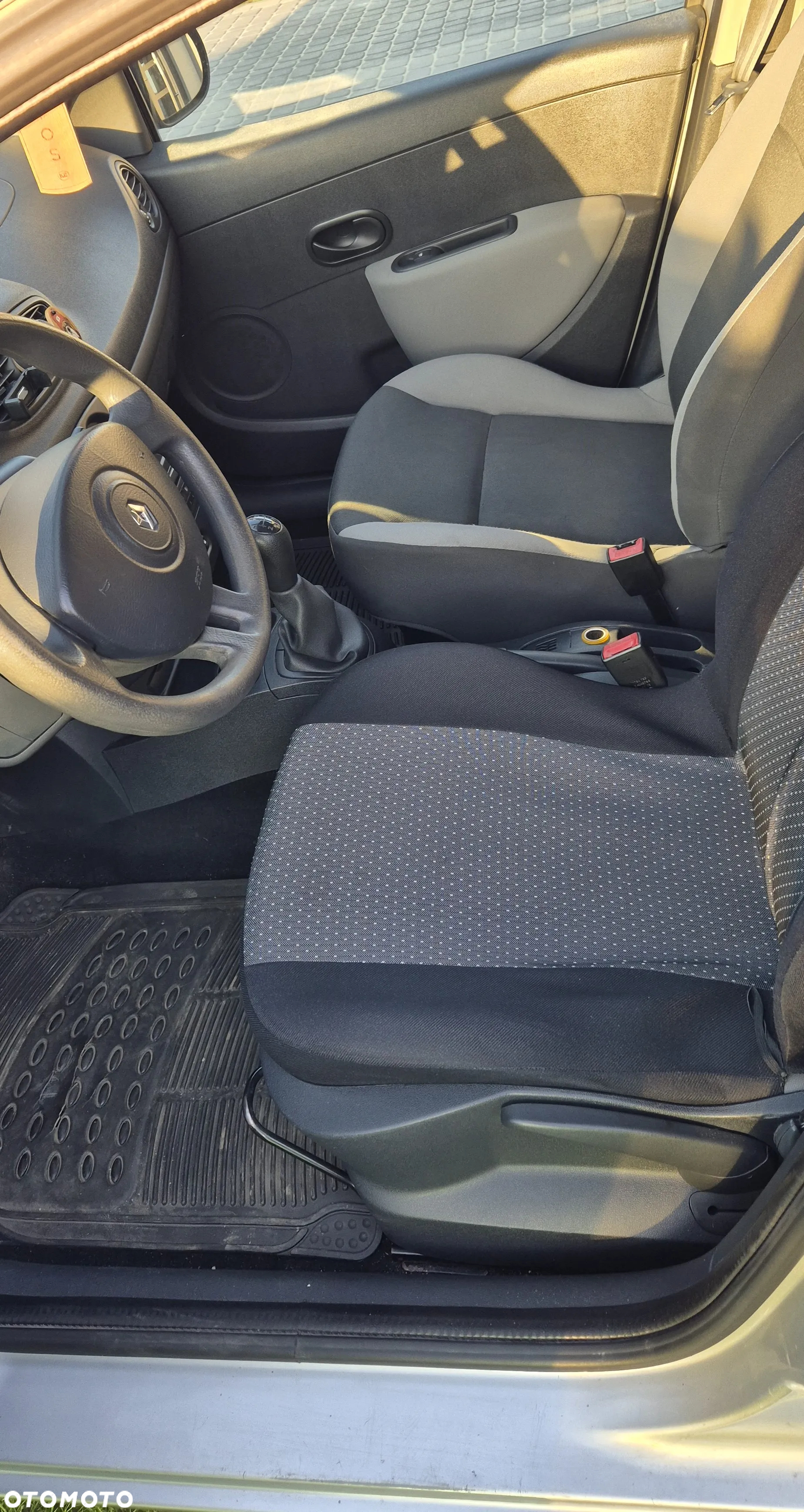 Renault Clio - 11