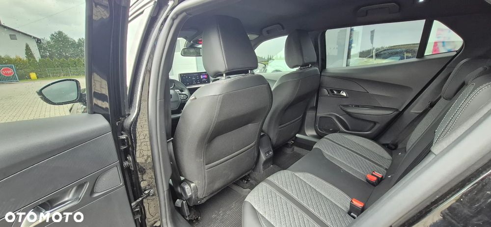 Peugeot 2008 PureTech 130 Allure S&S EAT8 - 24