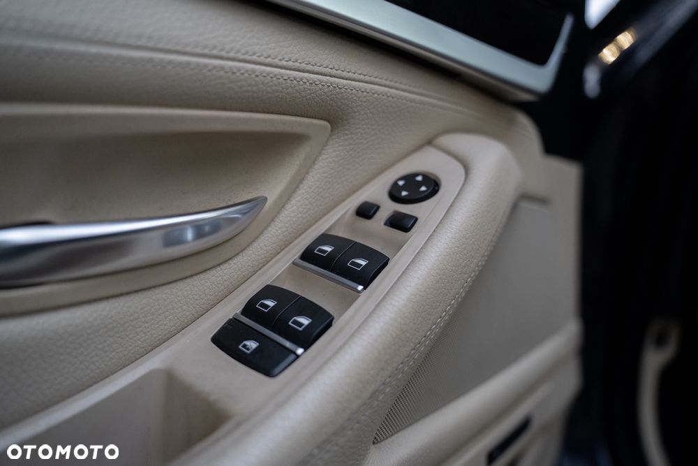 BMW Seria 5 528i xDrive Luxury Line - 20