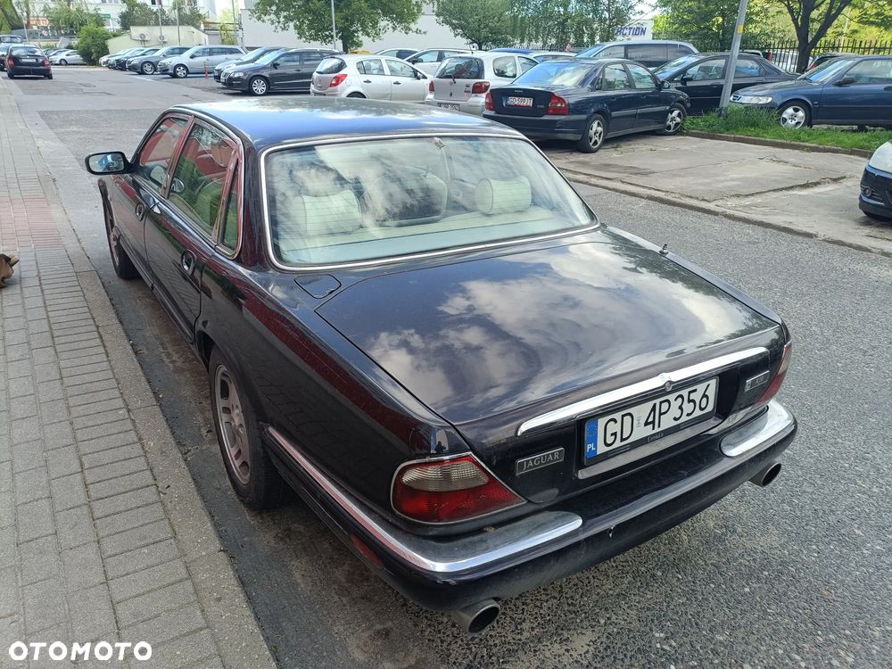 Jaguar XJ - 28