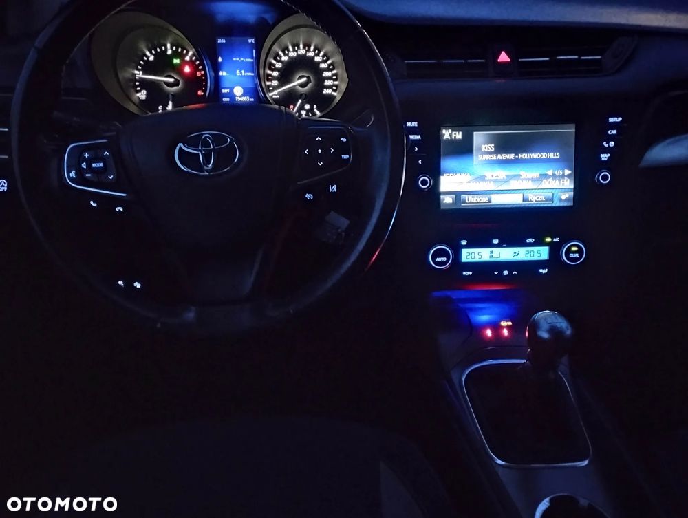 Toyota Avensis 2.0 D-4D Premium - 11