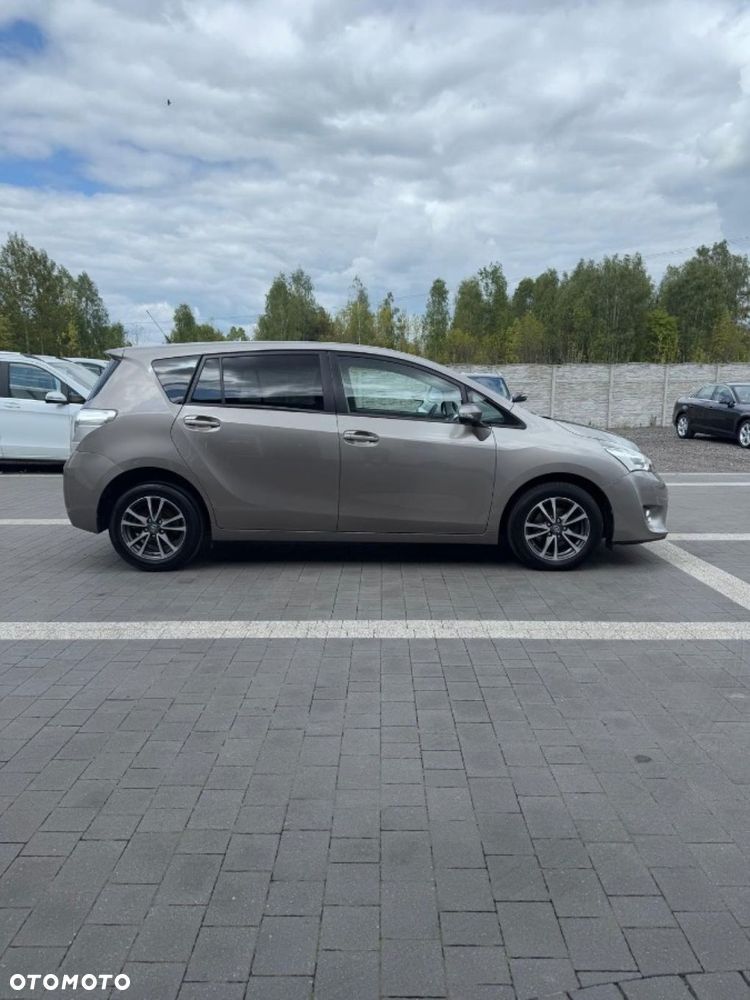 Toyota Corolla Verso - 8