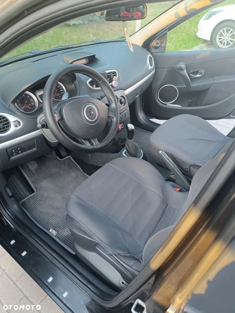 Renault Clio - 7