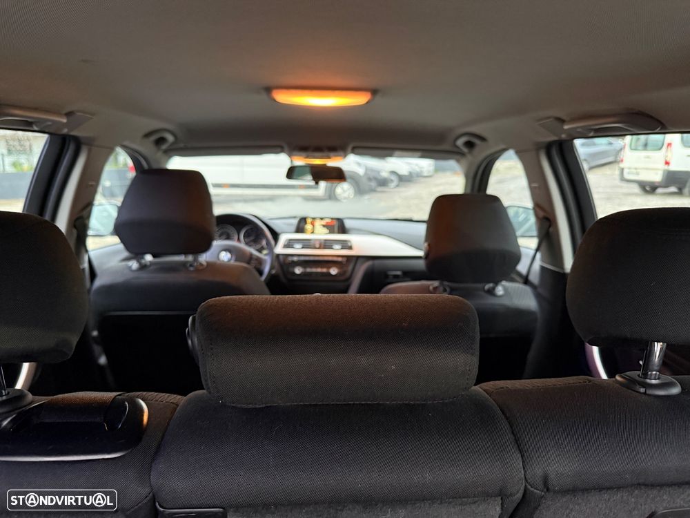 BMW 318 d Touring - 23