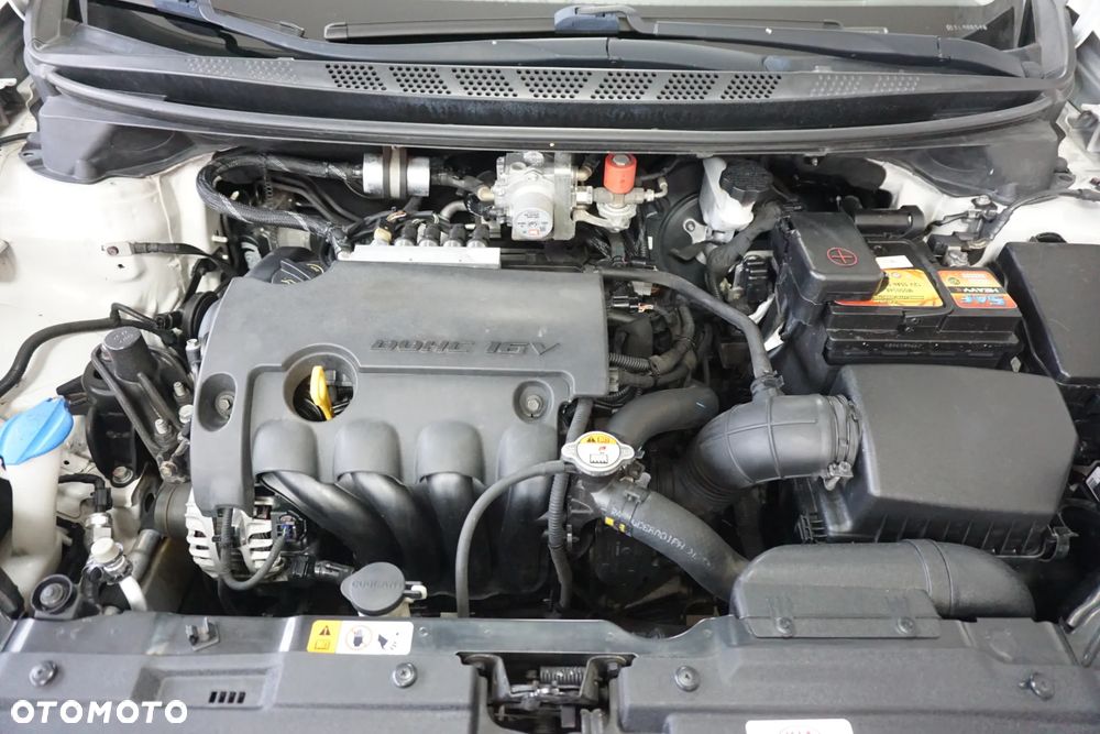 Kia Ceed 1.4 L - 8