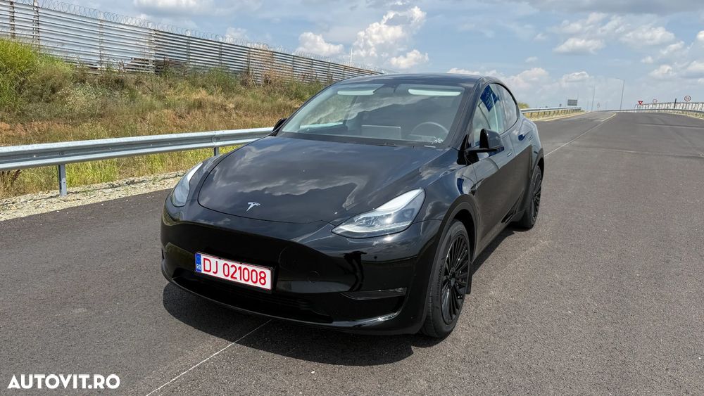 Tesla Model Y - 17