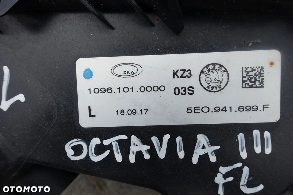 HALOGEN  PRAWY OCTAVIA III LIFT 5E0941699F - 3