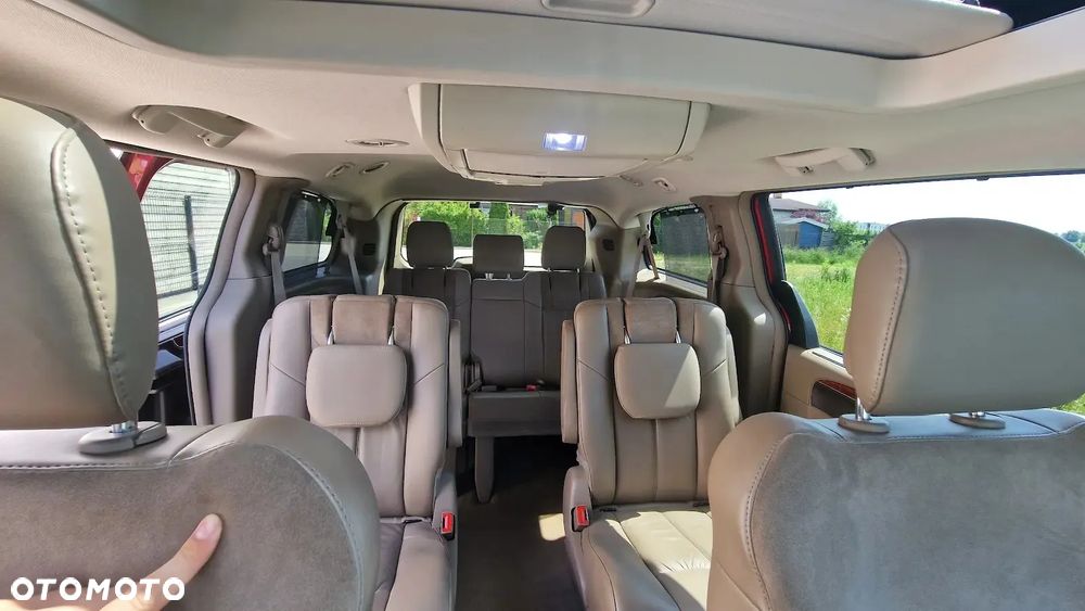 Chrysler Town & Country 3.6 Limited - 16