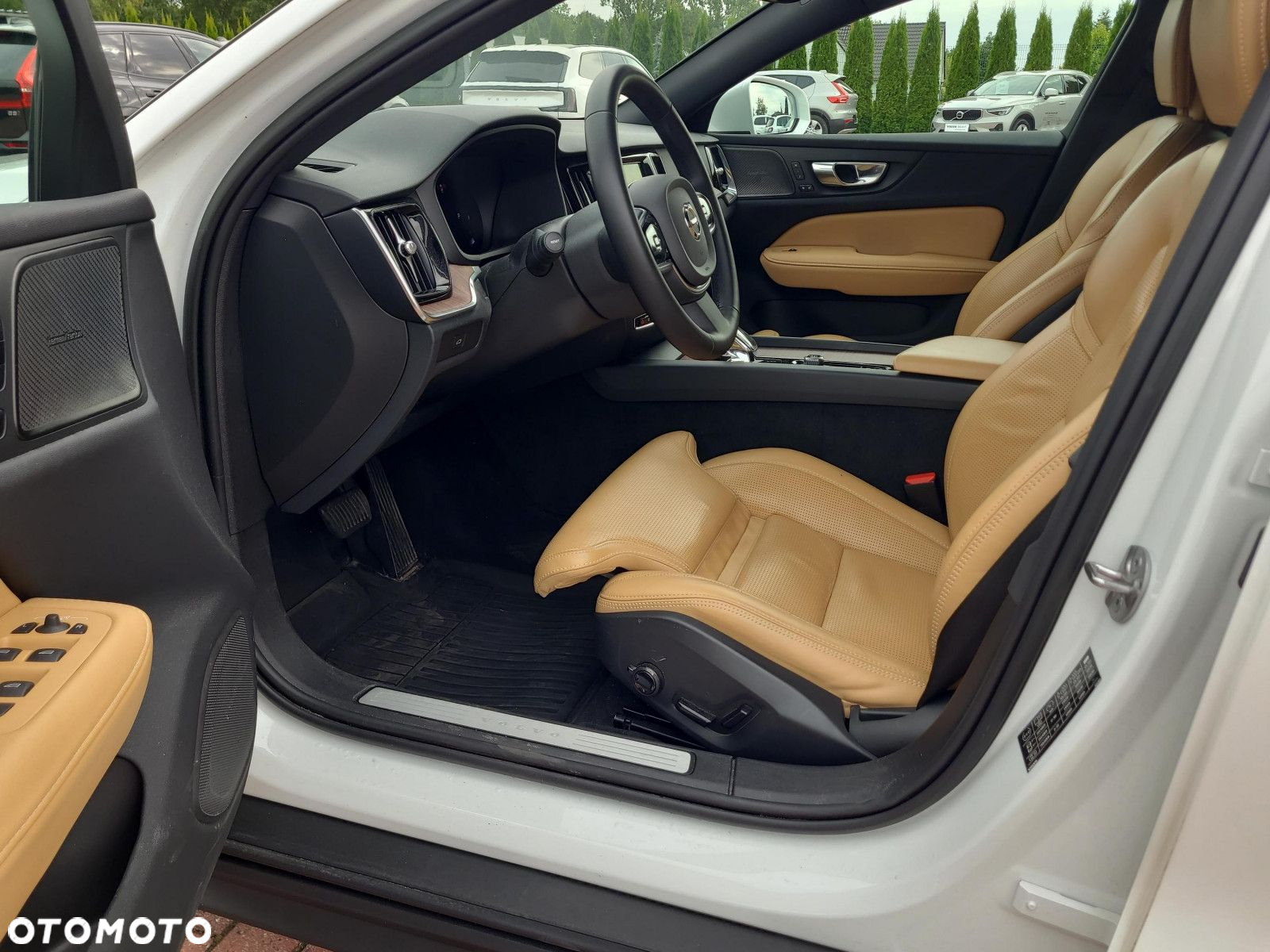Volvo V60 Cross Country - 34