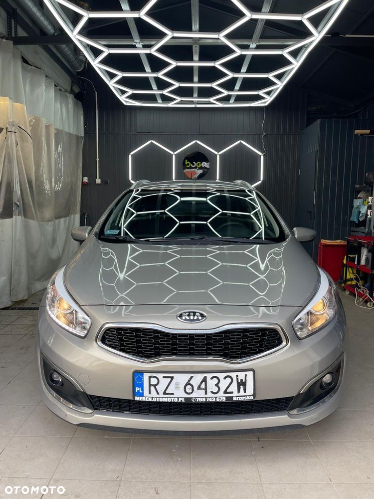 Kia Ceed 1.6 GDI ISG UEFA EURO 2016 - 19