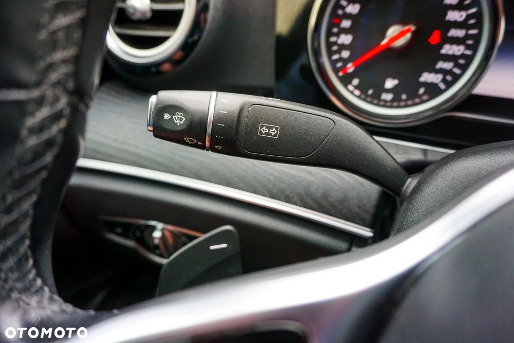 Mercedes-Benz Klasa E 200 CGI BlueEFFICIENCY Automatik Avantgarde - 32