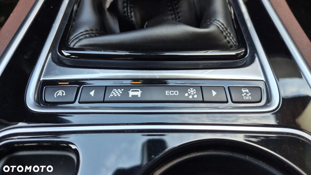 Jaguar XE E-Performance Portfolio - 14