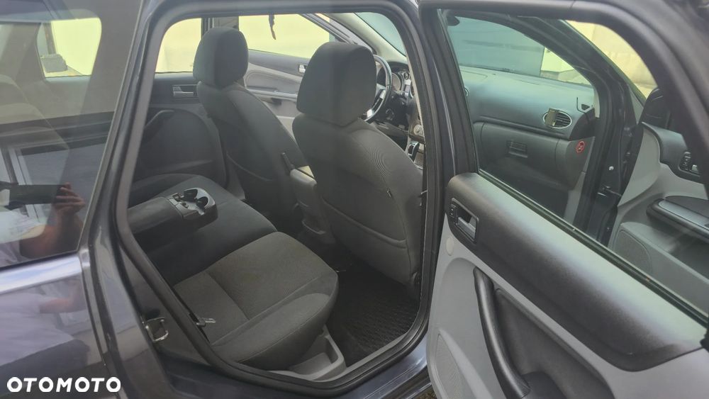 Ford Focus 2.0 TDCi Ghia - 19