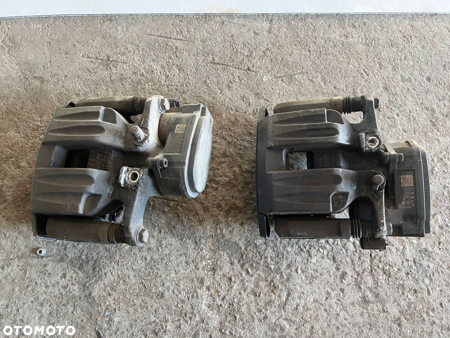 TESLA S LIFT 16-19 ZACISK HAMULCOWY TYŁ TYLNY ELEKTRYCZNY MANDO - 1